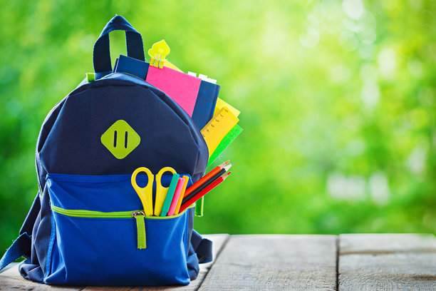 Ghiozdan cu rechizite — ofertă educațională școală specială Giurgiu